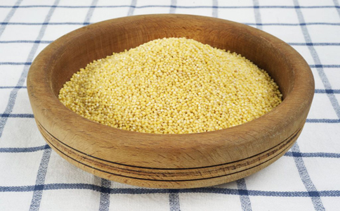 小米粥的功效与作用有哪些 常吃小米粥有什么好处 小米粥的最佳搭配有哪些